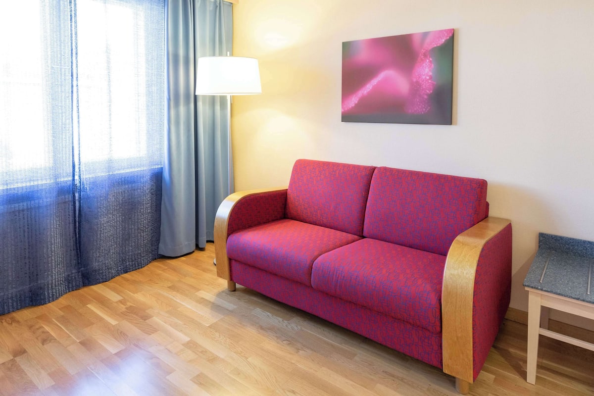 superior room (family four) | hypo-allergenic bedding, desk, blackout curtains, free cots/infant beds