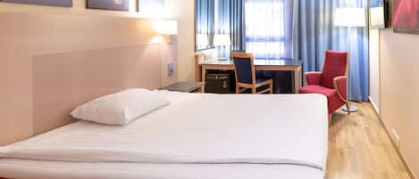 Ropa de cama hipoalergénica, escritorio y cortinas blackout