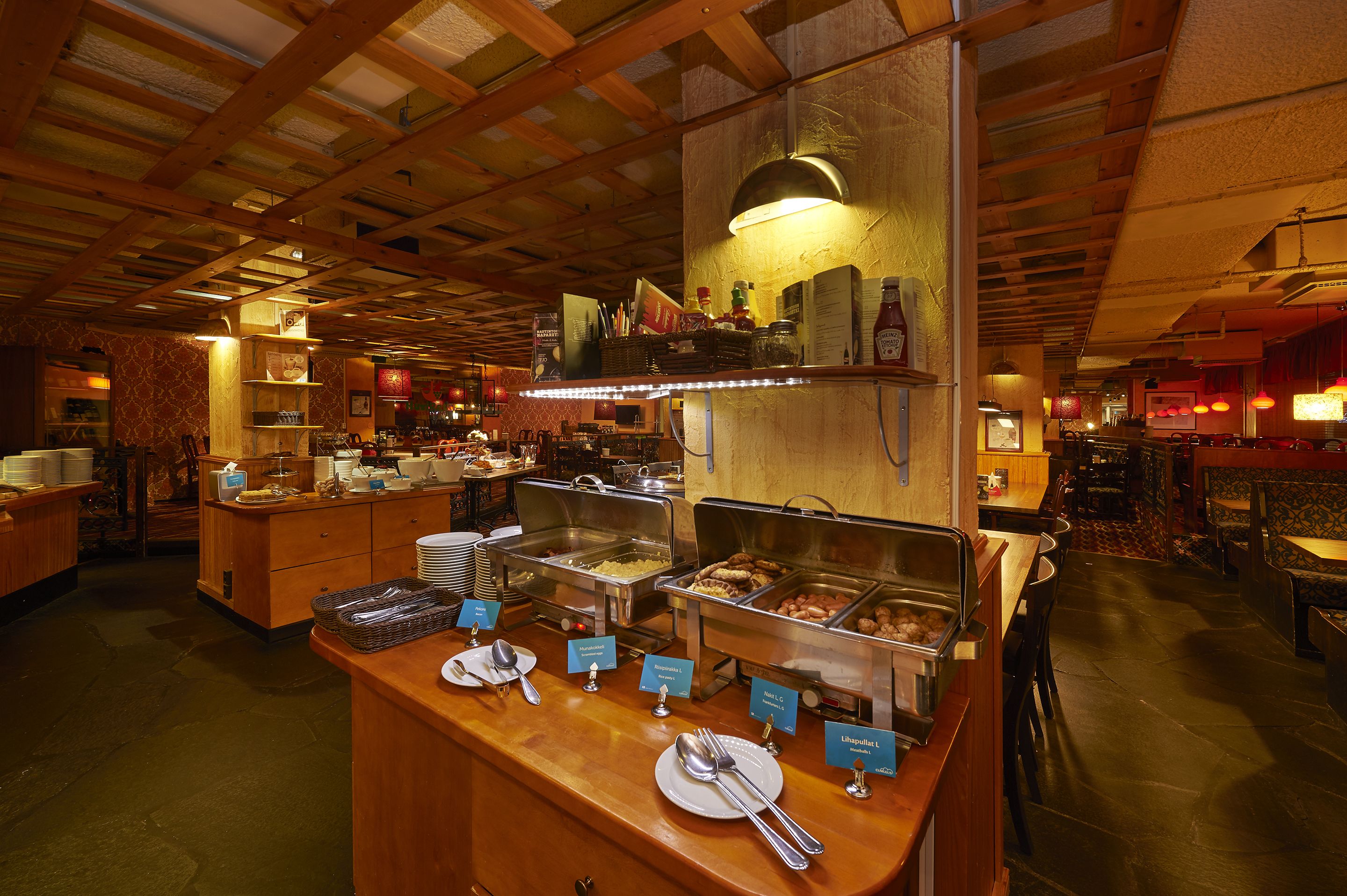 Päivittäinen buffetaamiainen (21 EUR per henkilö)