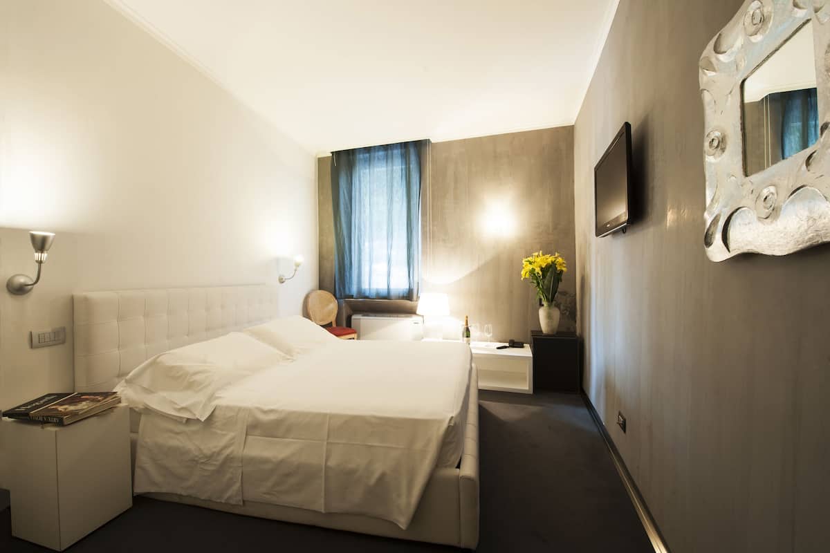 Minibar, in-room safe, cots/infant beds