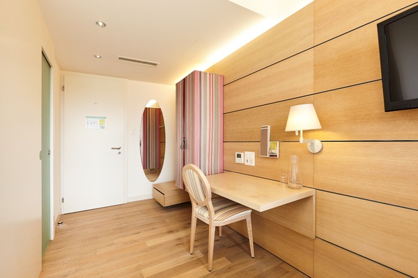 Standaard kamer | Luxe beddengoed, een kluis op de kamer, een bureau