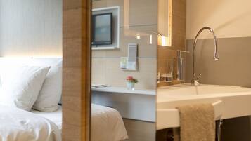 Literie de qualité supérieure, coffres-forts dans les chambres, bureau