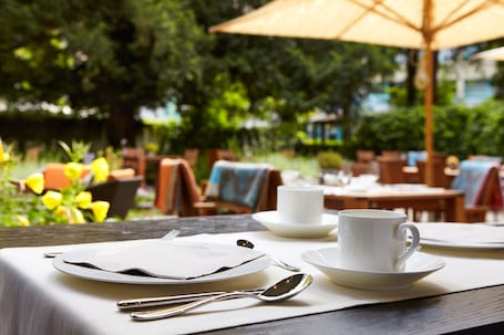 Restaurantes. Steinenschanze Charming City & Garden Hotel