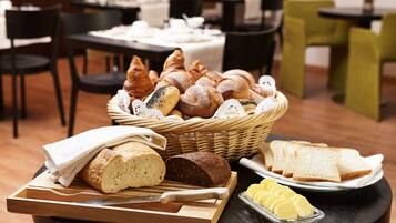 Tägliches nach Wunsch zubereitetes Frühstück gegen Gebühr