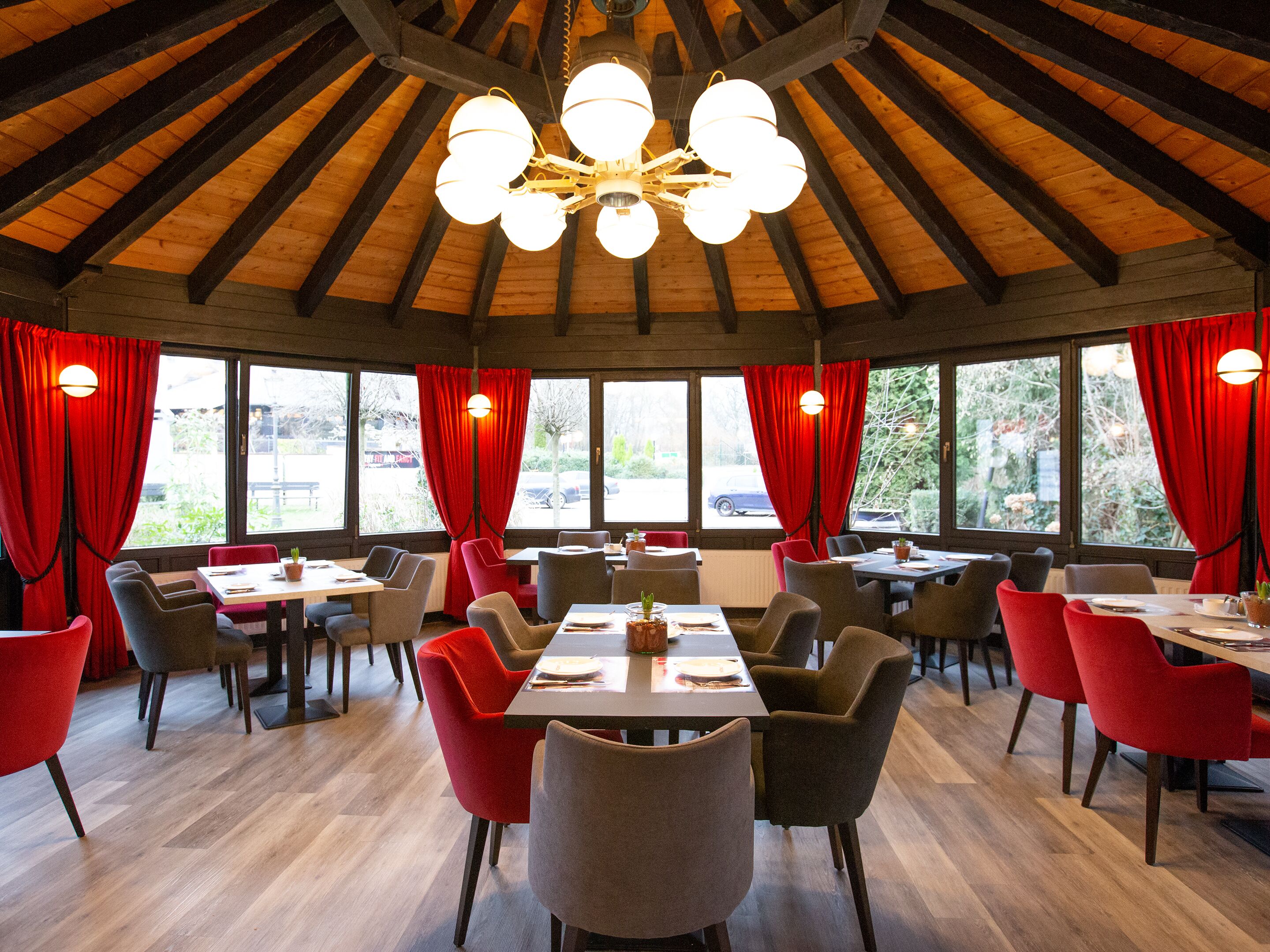 Dagelijks ontbijtbuffet (EUR 19.9 per persoon)