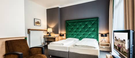 Phòng đôi Superior, 1 giường cỡ queen, không hút thuốc | Bộ đồ giường kháng dị ứng, két bảo mật tại phòng, trang trí khác biệt