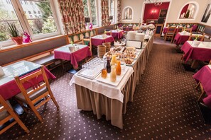 Daily buffet breakfast (EUR 25 per person)