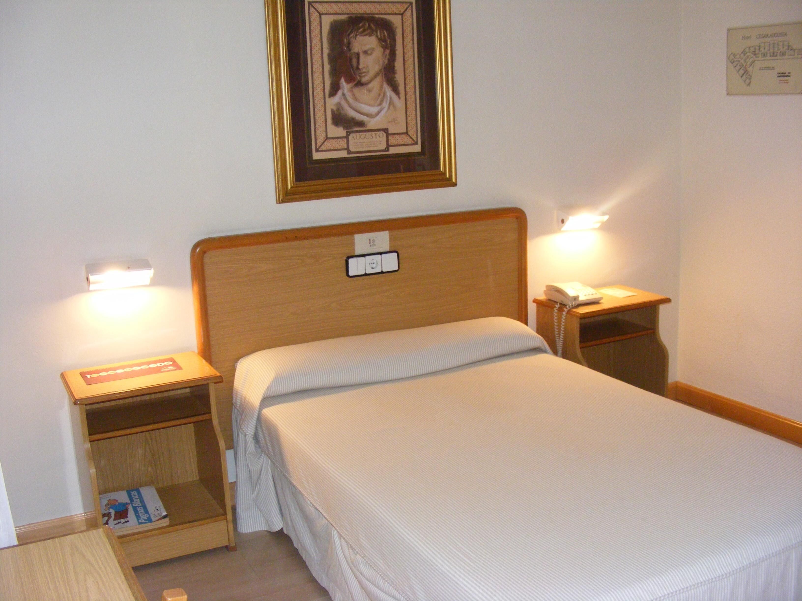Desk, soundproofing, free WiFi, bed sheets