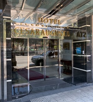 المنشأة من الخارج