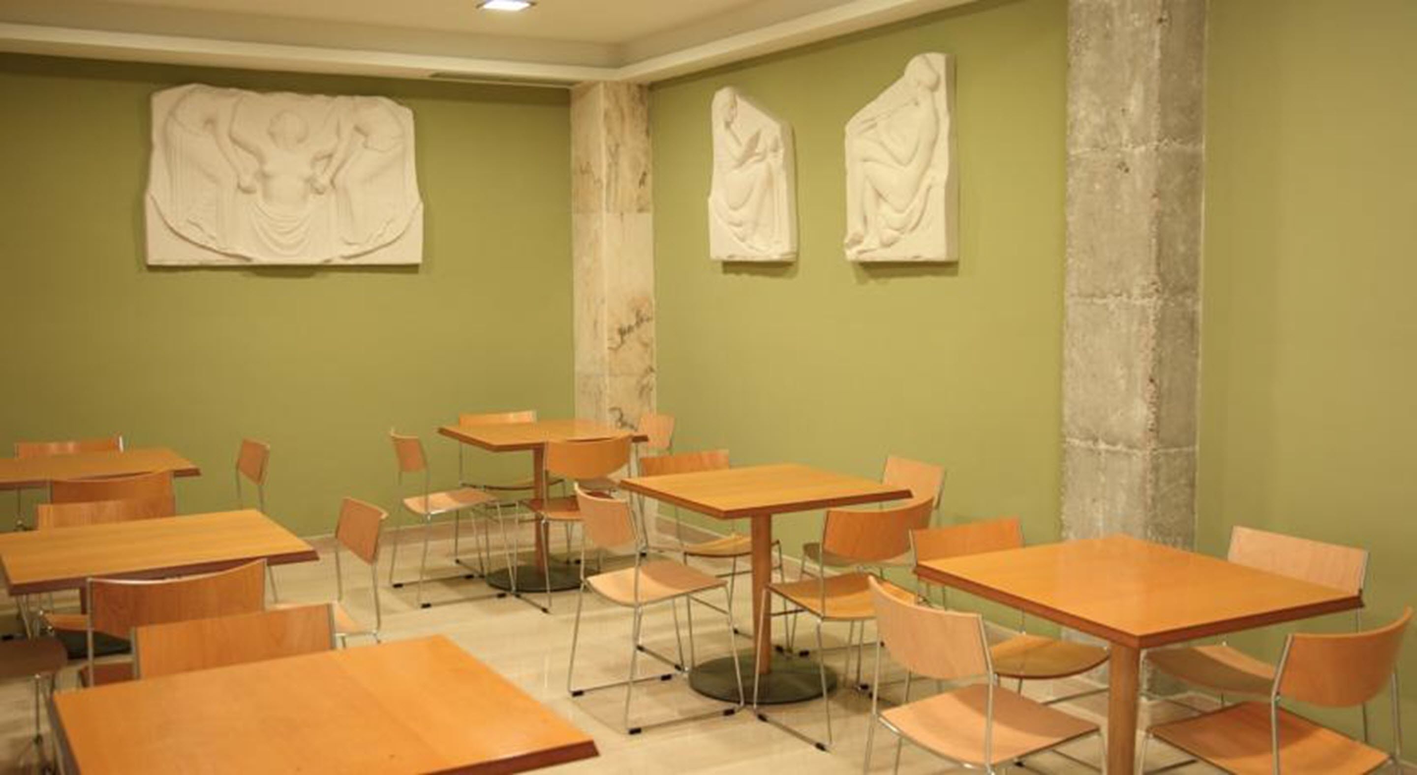 Daily buffet breakfast (EUR 11 per person)