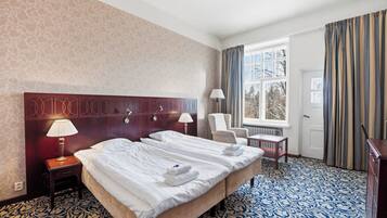 Habitación superior (Best View - Castle) | Escritorio, espacio para trabajar con un portátil, cortinas opacas