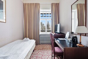 Desk, laptop workspace, blackout drapes, free WiFi - Imatran Valtionhotelli (Imatra)