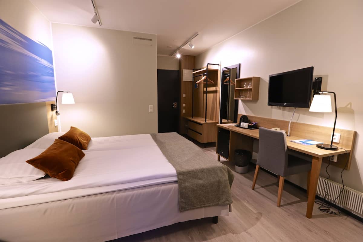 Standard dubbelrum (Park building) | Skrivbord, mörklÀggningsgardiner, gratis wi-fi och sÀngklÀder