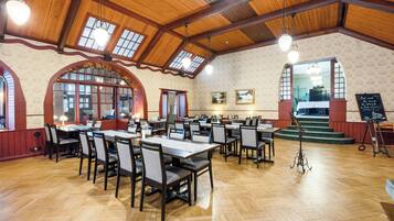 Frokost serveres
