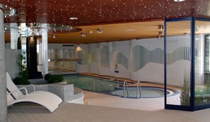 Indoor spa tub