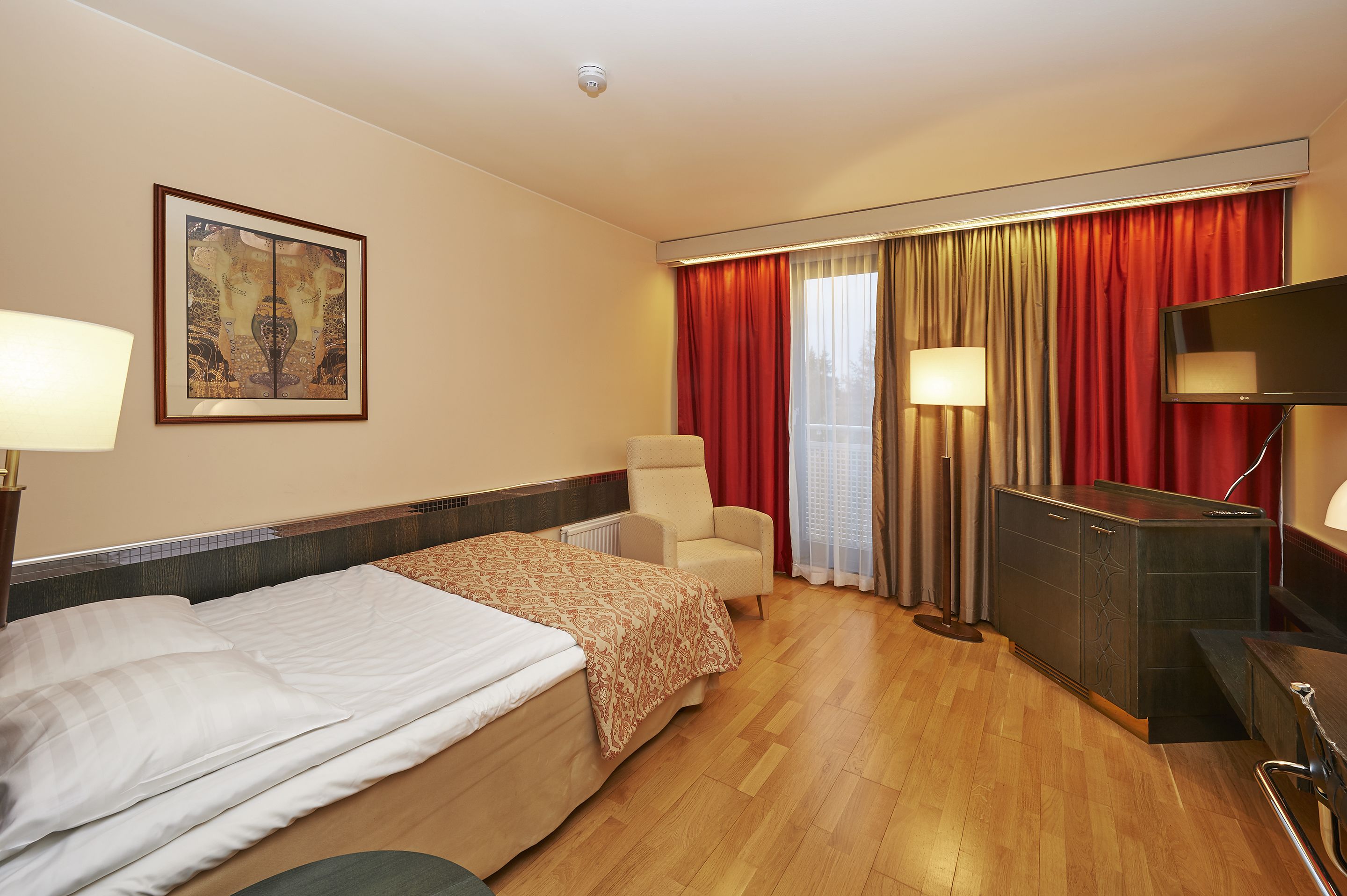 desk, blackout curtains, free wifi, bed sheets