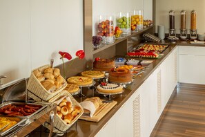 Free daily buffet breakfast
