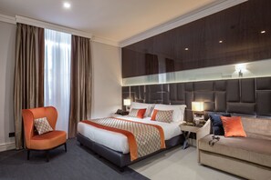 ห้องดีลักซ์ดับเบิลหรือทวิน | เครื่องนอนระดับพรีเมียม, ผ้านวมขนเป็ด, มินิบาร์, ตู้นิรภัยในห้องพัก
