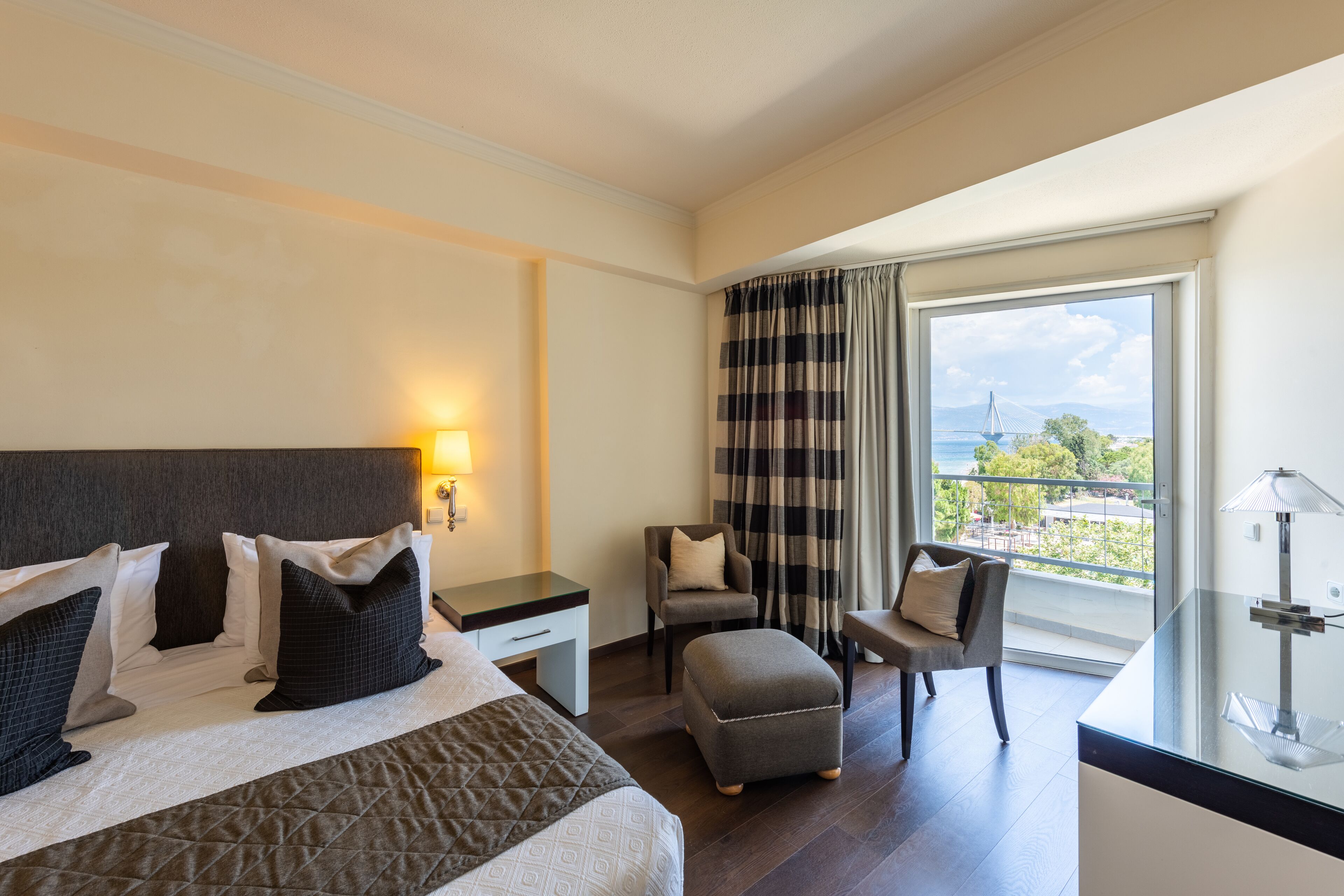 Suite | Minibar, in-room safe, soundproofing, free WiFi