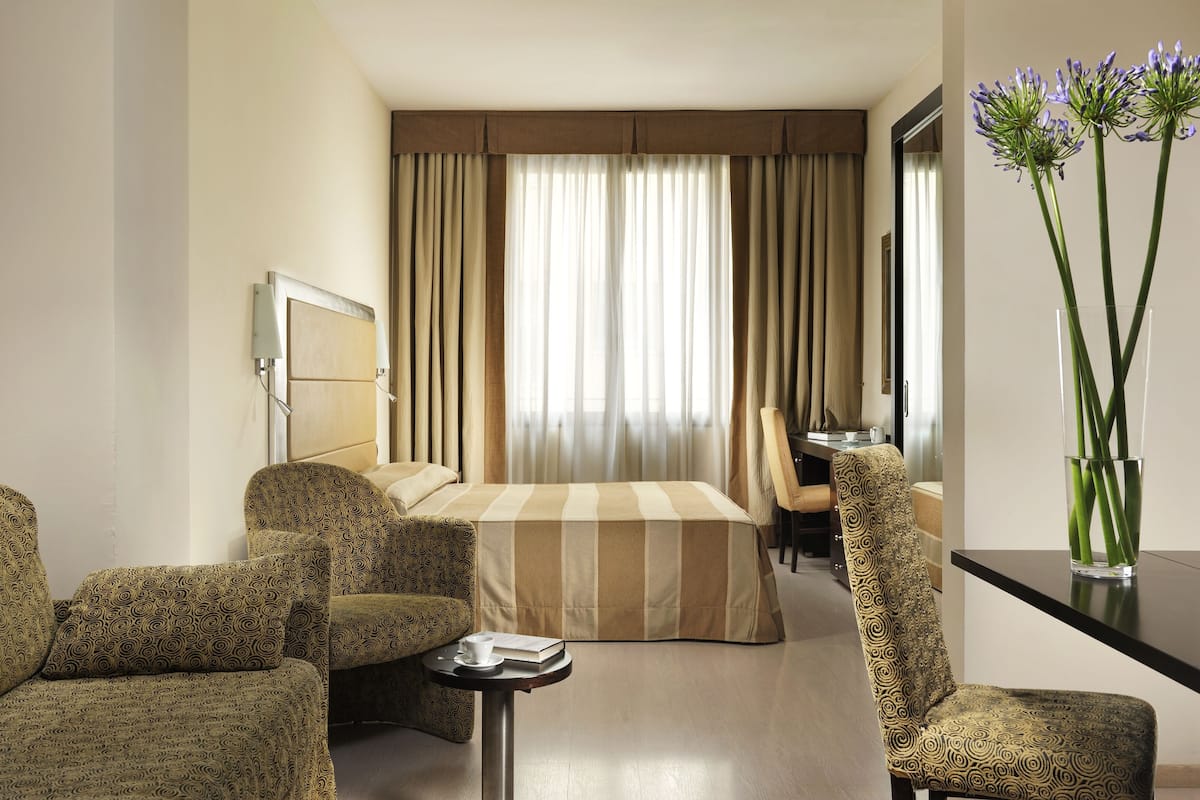 Premium bedding, minibar, in-room safe, desk