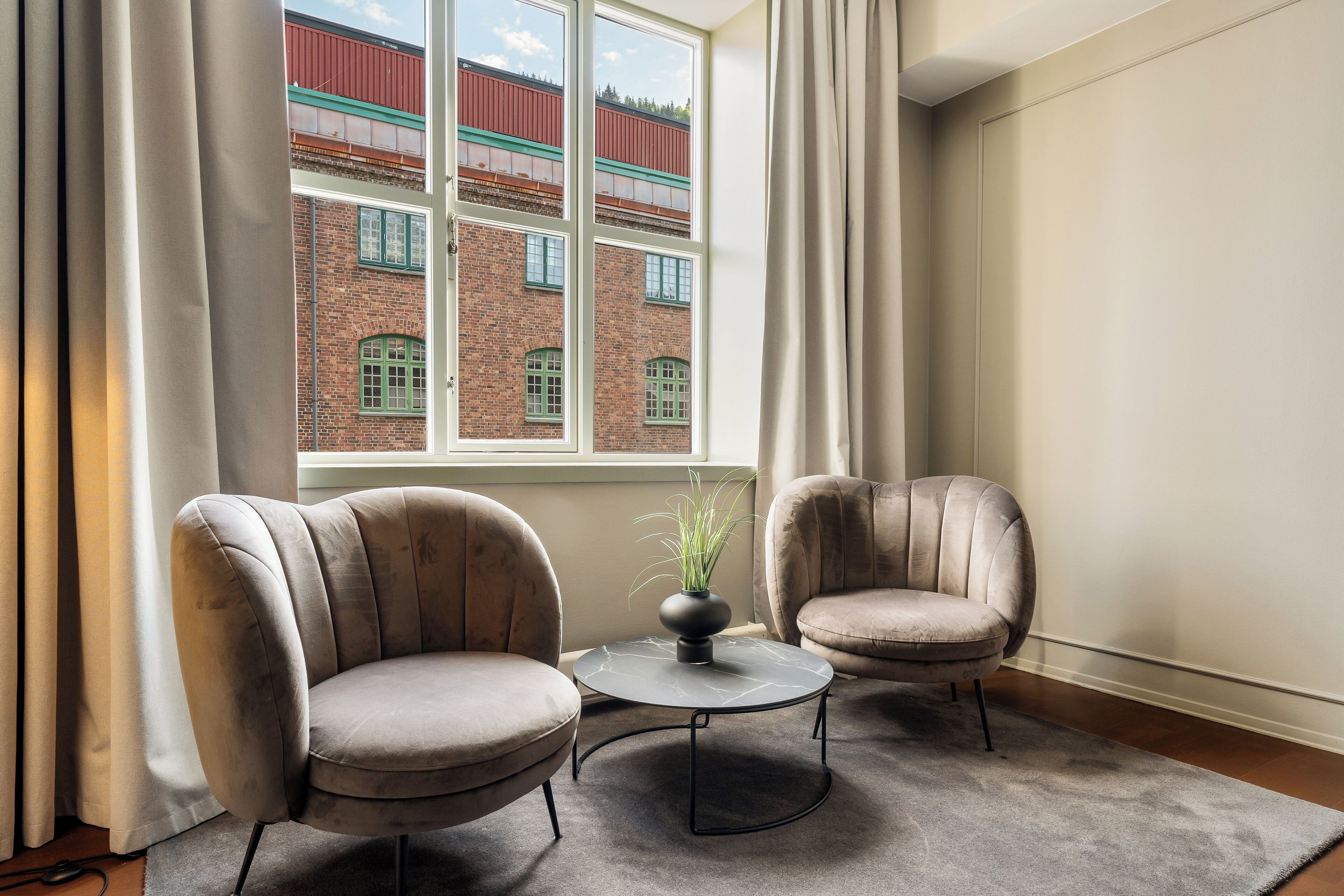 deluxe twin room, non smoking | 1 bedroom, hypo-allergenic bedding, desk, blackout curtains