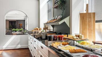 Sudah termasuk sarapan prasmanan setiap hari