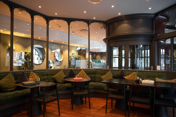 Bar lounge