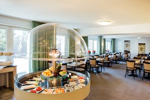 Daily buffet breakfast (EUR 11.00 per person)