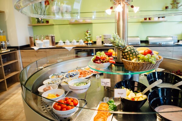 Daily buffet breakfast (EUR 11.00 per person) - Astoria Hotel (Bonn)