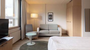 Standard Room (Family Four) | Desk, blackout drapes, free cribs/infant beds, free WiFi