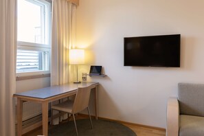 Family Room | Desk, blackout drapes, free cribs/infant beds, free WiFi - Scandic Seinäjoki (Seinajoki)