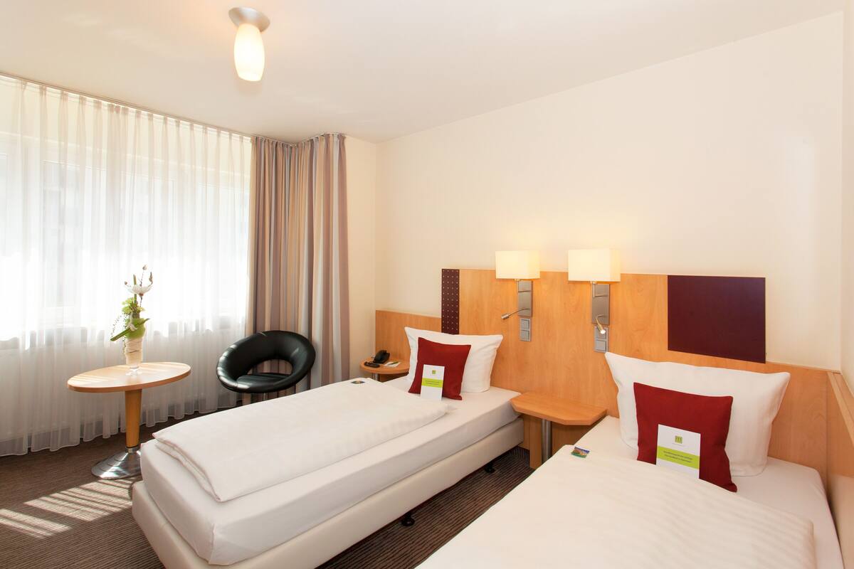 Hypo-allergenic bedding, minibar, desk, blackout curtains