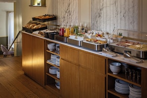 Buffet déjeuner (20 EUR par personne)