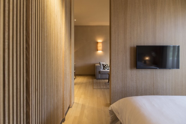 Executive Suite | Minibar, in-room safe, laptop workspace, soundproofing