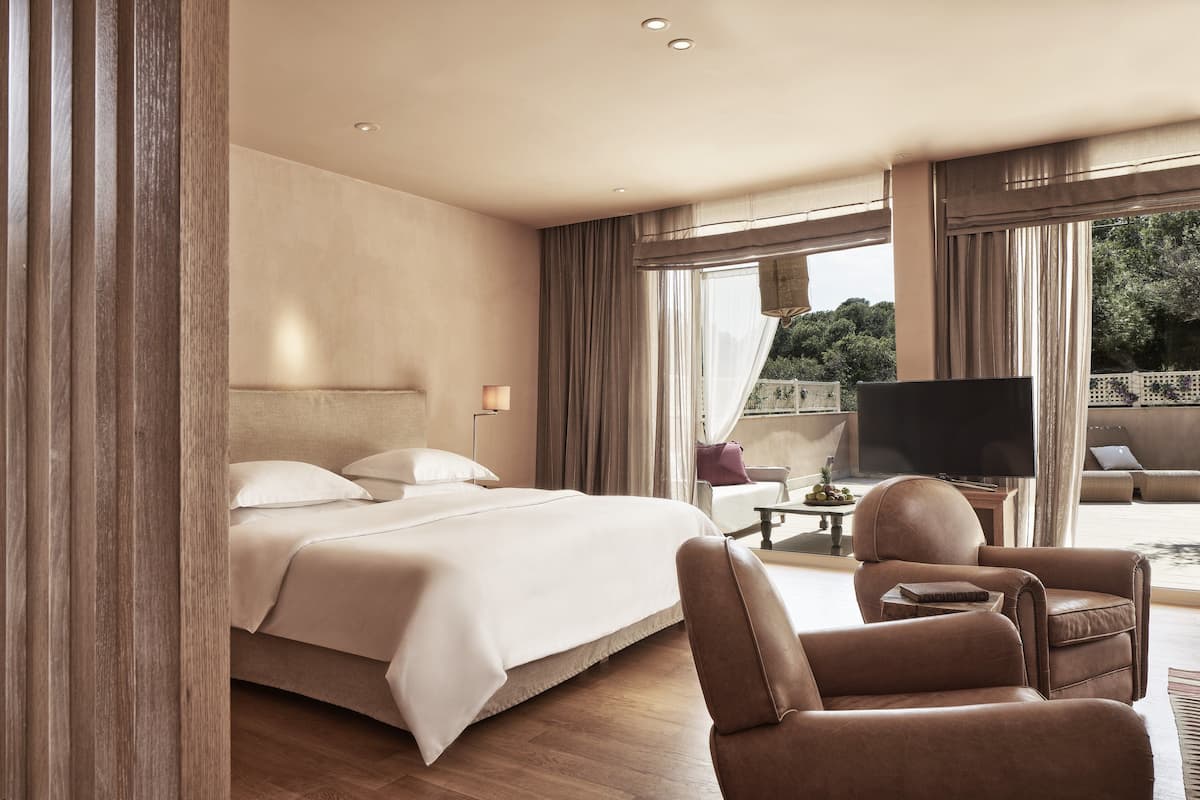 Grand Suite, Terrace | Minibar, in-room safe, laptop workspace, soundproofing