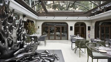 Breakfast, lunch and dinner served