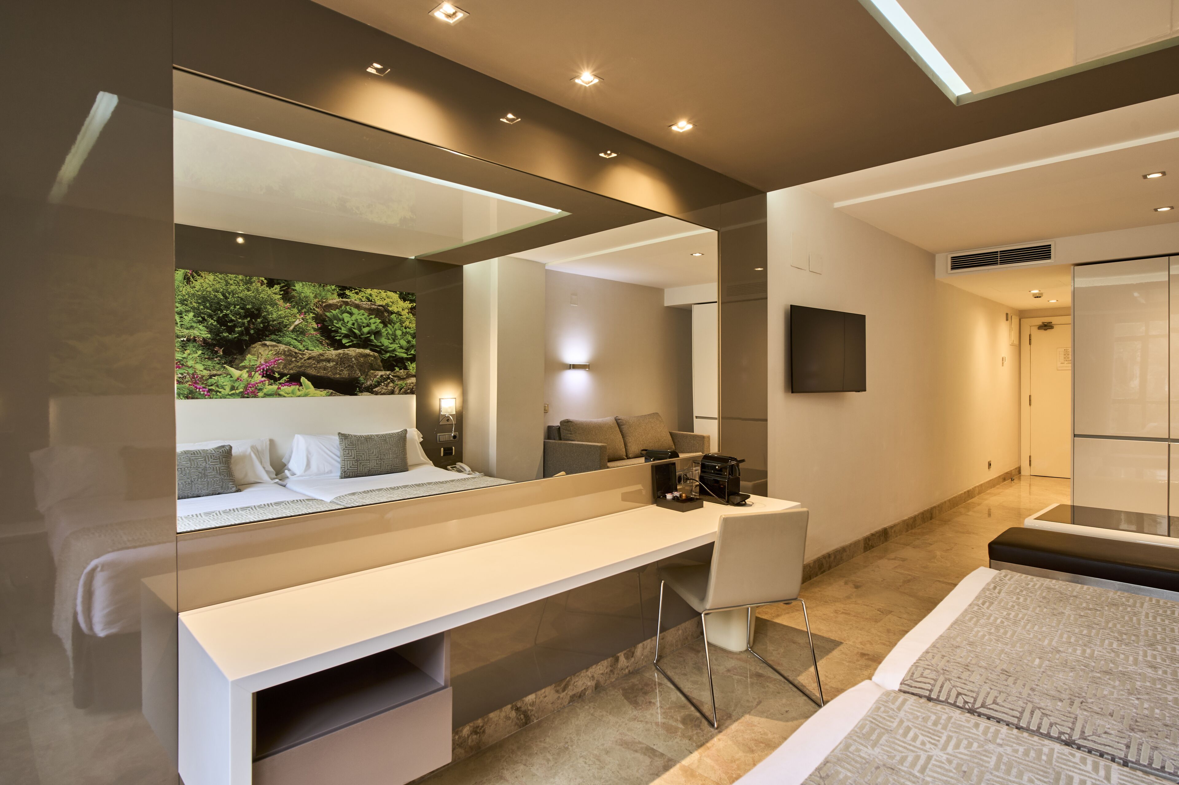 Artículos del minibar gratis y caja de seguridad en la habitación 