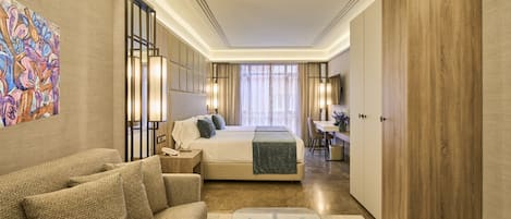 Free minibar, in-room safe, desk, soundproofing