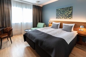 Room, 1 Queen Bed | Minibar, in-room safe, desk, soundproofing - Scandic Espoo (Espoo)
