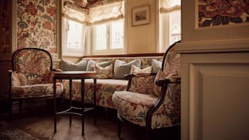 Suite, 1 Schlafzimmer, Nichtraucher | Hochwertige Bettwaren, Minibar, Zimmersafe, Schreibtisch