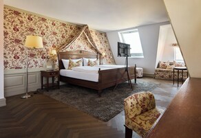 Quarto casal luxo | Roupas de cama premium, frigobar, cofres nos quartos, escrivaninha