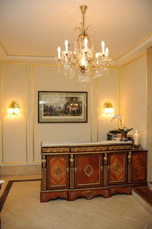 Concierge desk