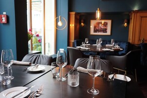 2 restaurantes, culinária internacional