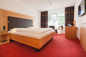 Roba de llit hipoal·lergògena i caixa forta a l'habitació 