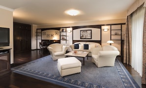 Suite | Living area | LCD TV