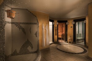 Sauna, steam room, Turkish bath/hammam, body treatments, aromatherapy