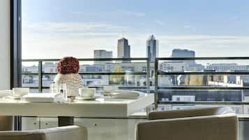 إطلالة على المدينة من المنشأة