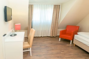 Phòng Tiêu chuẩn, 1 giường đơn, bồn tắm | Bộ đồ giường kháng dị ứng, két bảo mật tại phòng, bàn