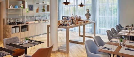 Frukostbuffé varje dag (EUR 19 per person)