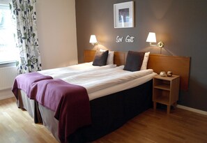 高級雙人房, 2 張單人床, 浴缸 | 獨特設計、書桌、遮光窗簾/窗簾、熨斗/熨衫板